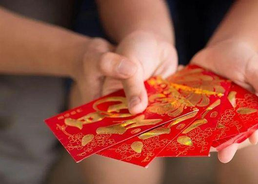 眷注员工怙恃，，，，，为员工怙恃设置眷注金制度